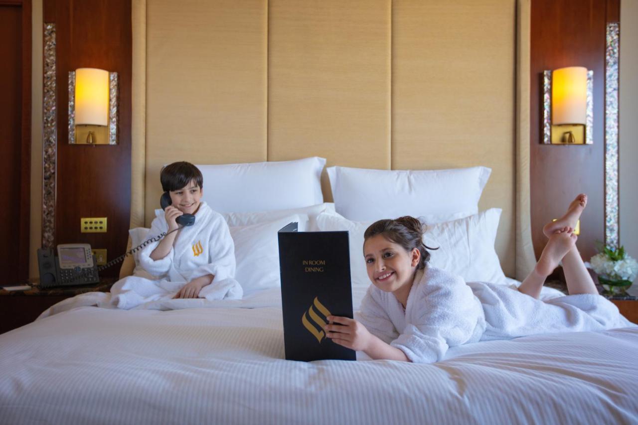 ジュメイラ メシラ ビーチ ホテル ＆ スパ クウェート エクステリア 写真 A guest at the hotel